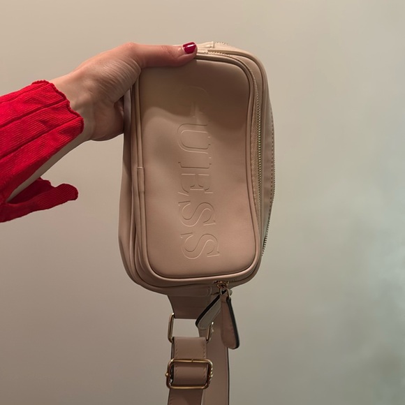 Guess Belt Bag - Picture 1 of 1